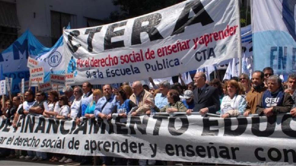 Los docentes van al tercer paro nacional por reapertura de paritarias