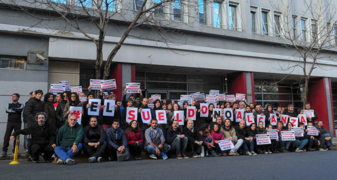 7 de cada 10 trabajadores de Clarín gana menos de una Canasta Básica