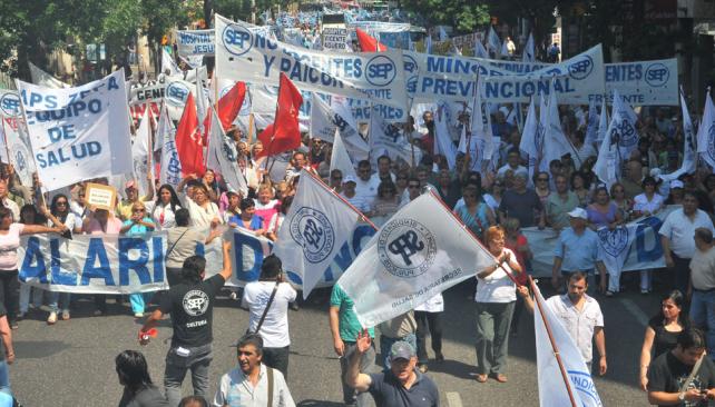 Plan de lucha de estatales cordobeses contra despidos y por reapertura de paritarias