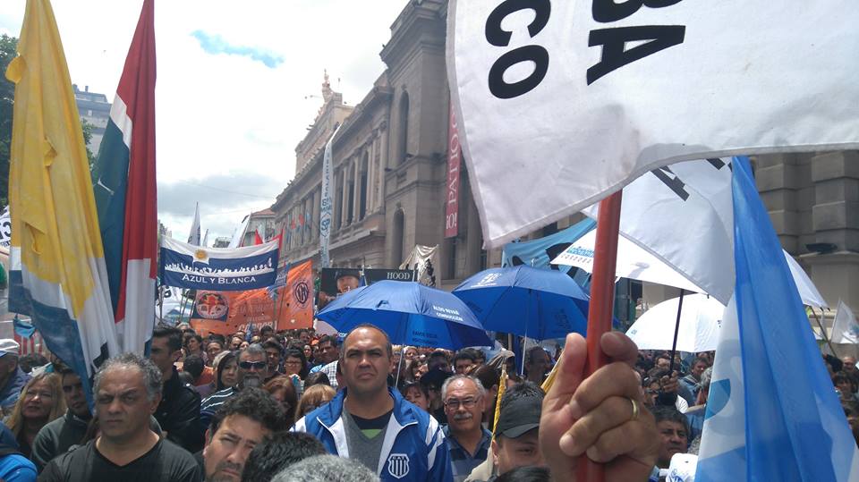 Gremios cordobeses marcharon en unidad contra el ajuste de Schiaretti y Macri