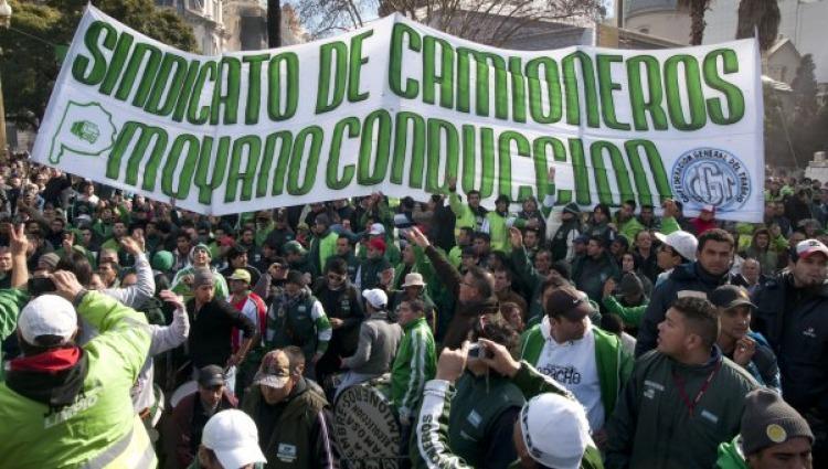 Camioneros sube el perfil y va al paro por tiempo indeterminado en caleras