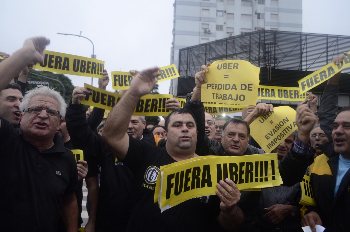 Duro revés para los taxistas: Uber es legal