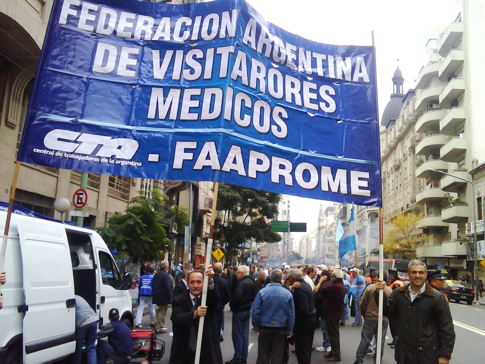 Visitadores médicos intensifican las protestas en los laboratorios por paritarias