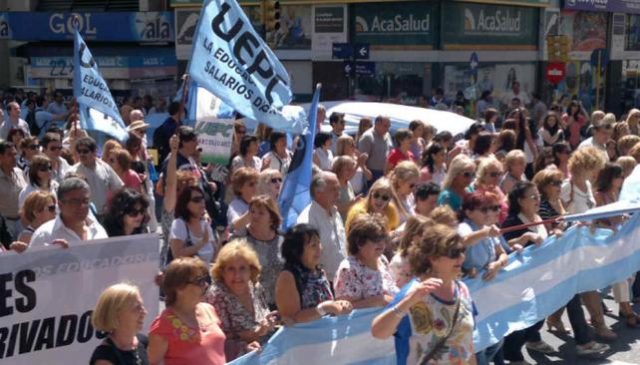 Vuelven a la calle los estatales cordobeses por paritarias y contra la reforma previsional