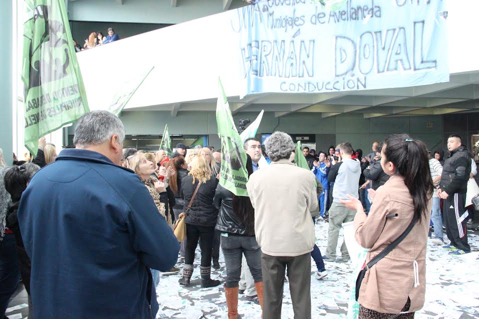 Tensión en Avellaneda por el despido de un municipal