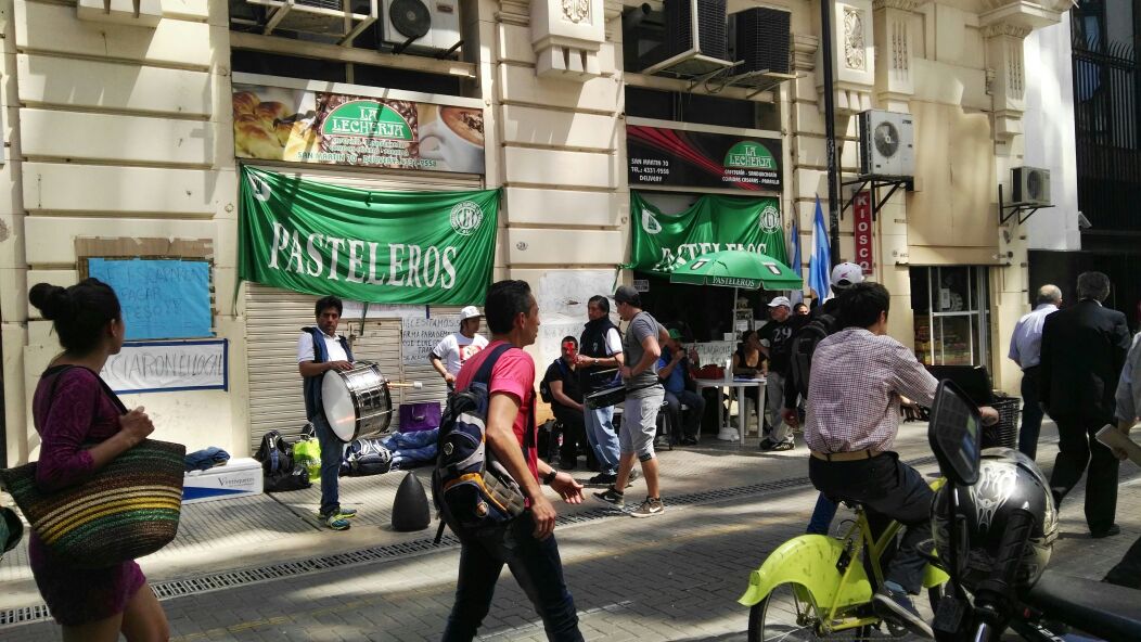 Ya son 10 los días de acampe en La Lechería