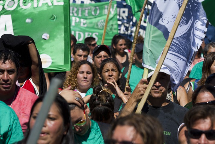 CTA Neuquen para y acampa frente a la casa de Gobierno por reapertura de paritarias