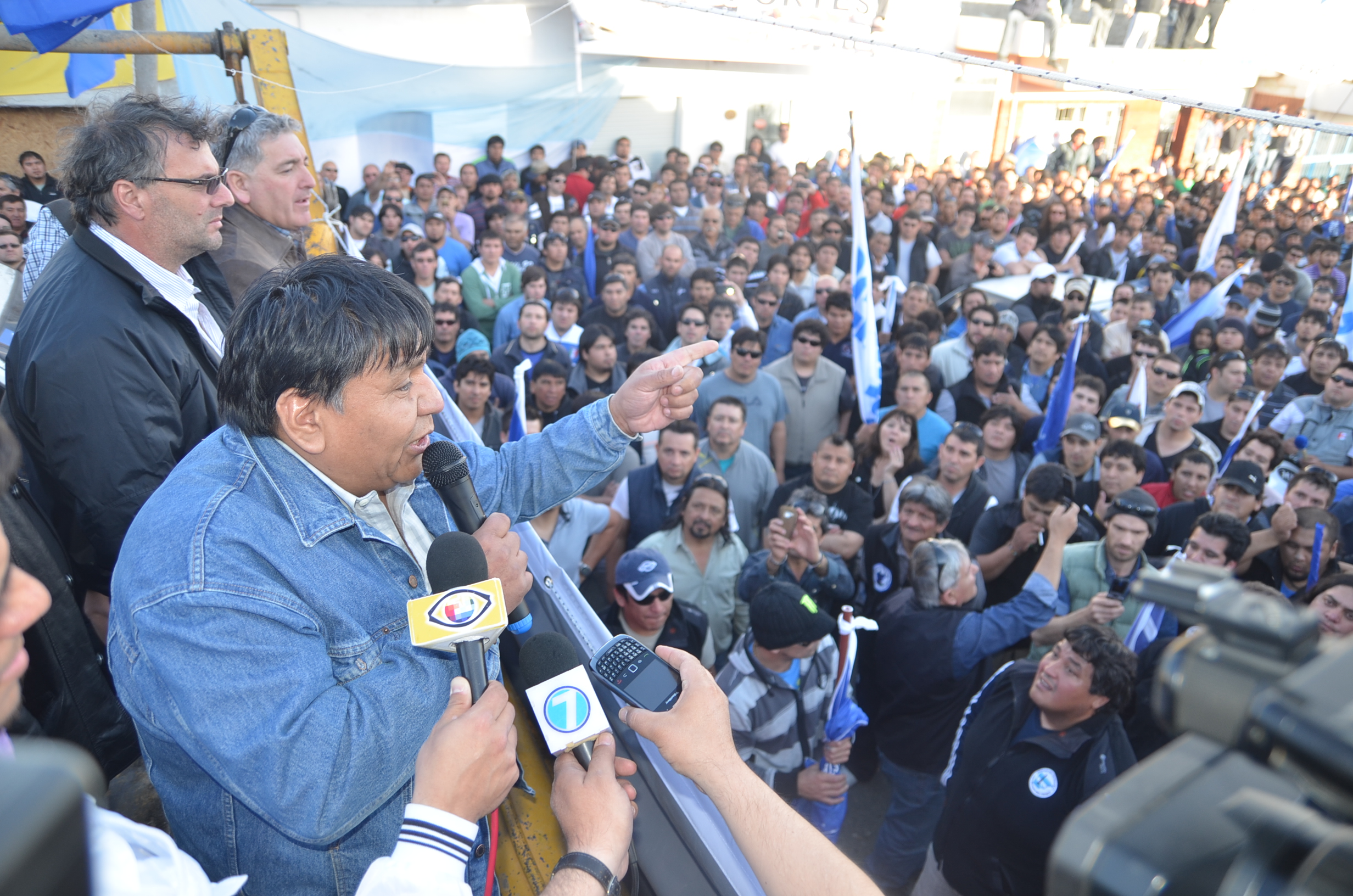 Ávila retuvo el gremio petrolero de Chubut y jaquea el proyecto flexibilizador de Macri