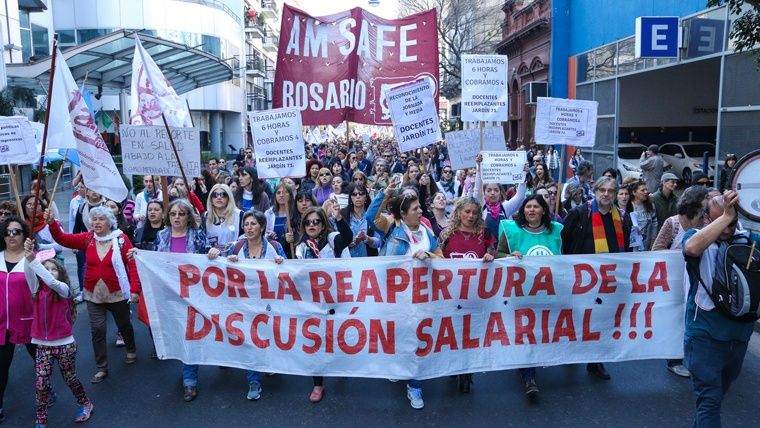 ¿Reapertura de paritarias? Santa Fe convocó a docentes y estatales