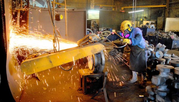 Se aceleró la destrucción de empleo industrial