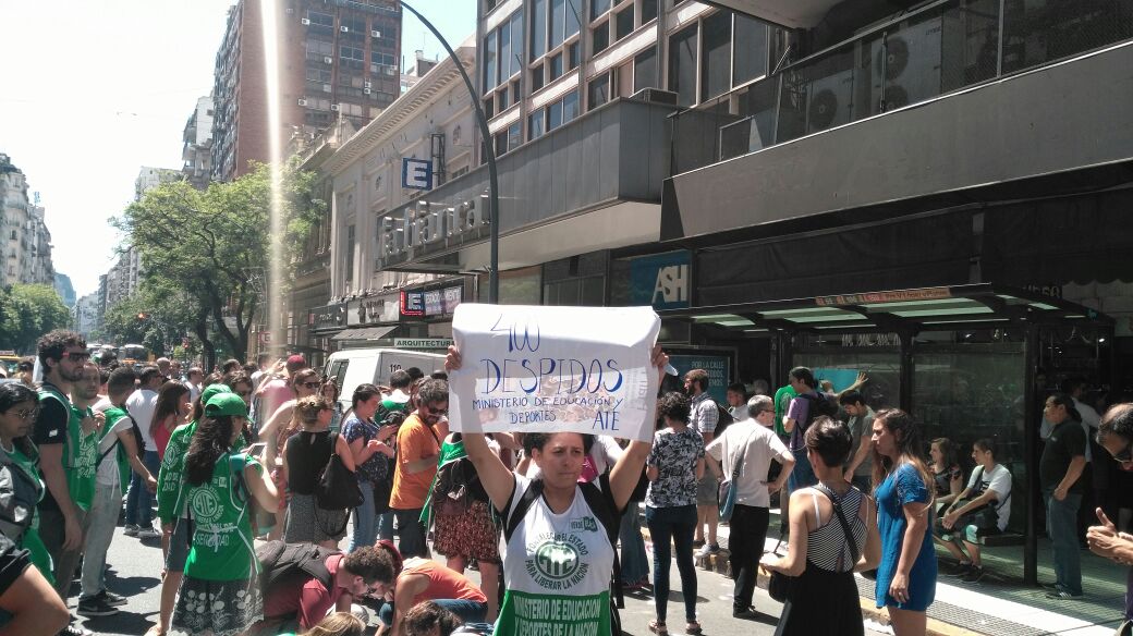 Son 3 mil los despedidos en Educación