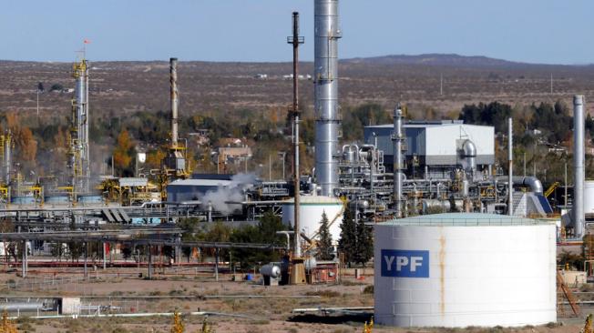 YPF promete no despedir a cambio de suspender sin goce de sueldo