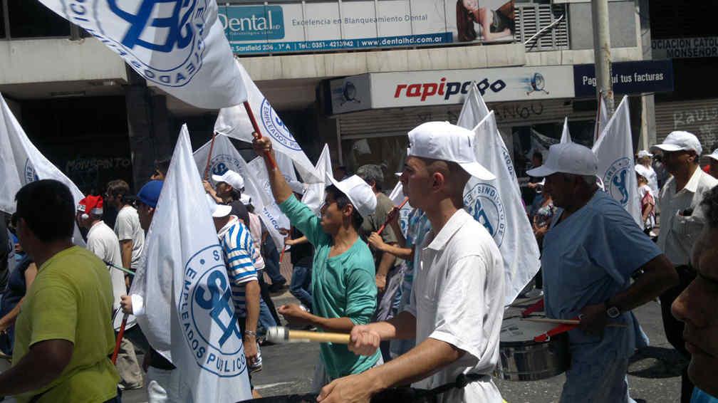 Paran los estatales cordobeses contra el bono de 2 mil pesos