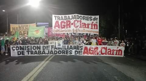 Trabajadores de AGR bloquearon la salida de Clarín y recibieron el apoyo del Indio