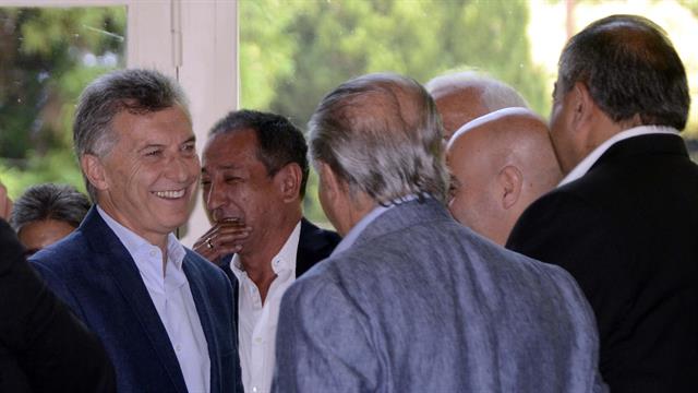 Macri ningunea a la CGT y busca reformar las ART por decreto