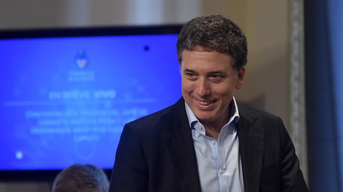 Dujovne blanqueó que su idea es que los salarios no recuperen lo perdido en 2016