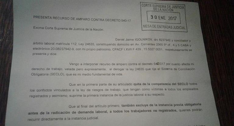 Cayó el primero: se presentó un amparo contra el decreto que modifica las ART