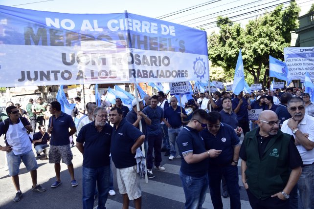 Por la apertura de importaciones, cierra la única fábrica de llantas del país