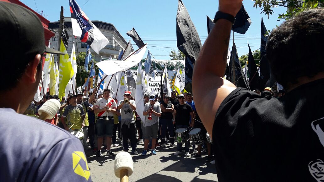 Masiva movilización logró la reincorporación del obrero despedido por Lácteos MePi