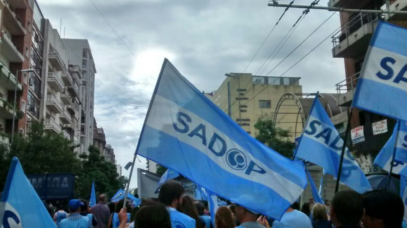 Docentes privados dicen que la fragmentación de la paritaria es para atacar el salario