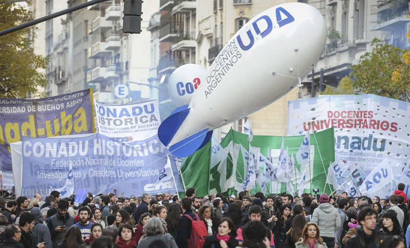 También los docentes universitarios piden ser convocados a paritarias