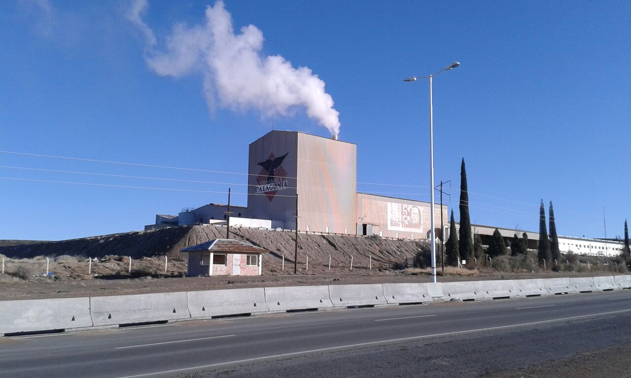 Cierra Cerámica San Lorenzo en Madryn y despide otros 140 obreros