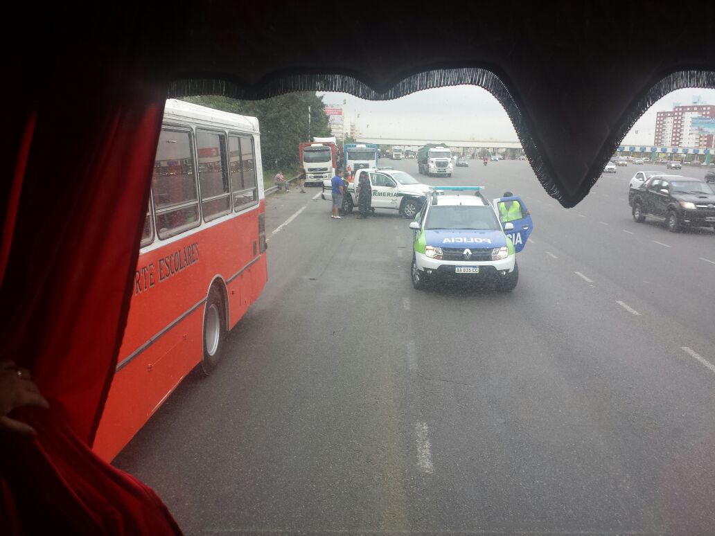 La policía detiene colectivos de docentes que se dirigen a la Marcha Federal