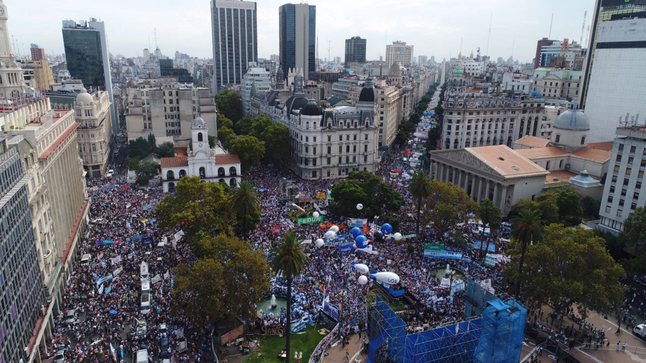 «Los maestros, los profesores de la Argentina, no nos arrodillamos»