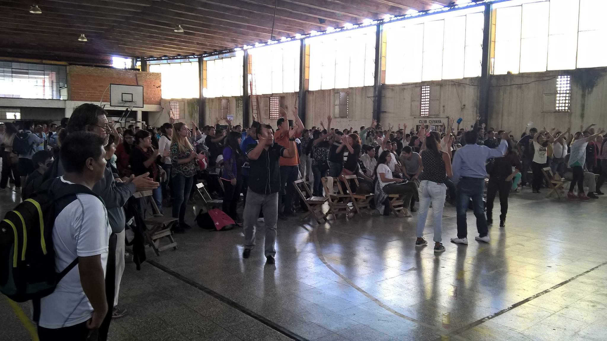 Con una escandalosa asamblea, el gremio docente jujeño aprobó su acuerdo salarial