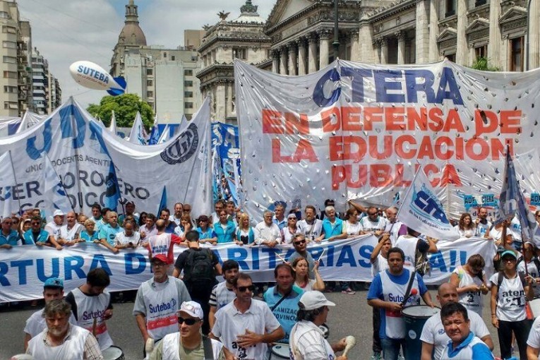 Los docentes diseñan una gran Marcha Federal para pedir paritarias nacionales