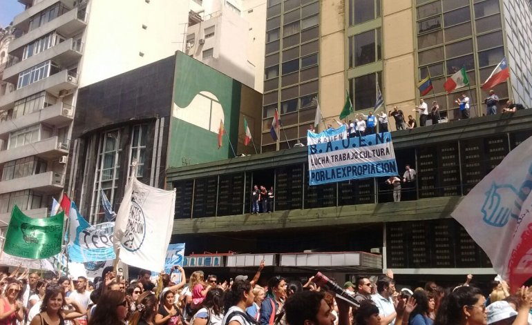 Cena solidaria y presentaciones judiciales para frenar el desalojo del BAUEN