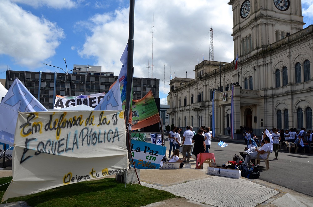 Carpa blanca de los docentes entrerrianos