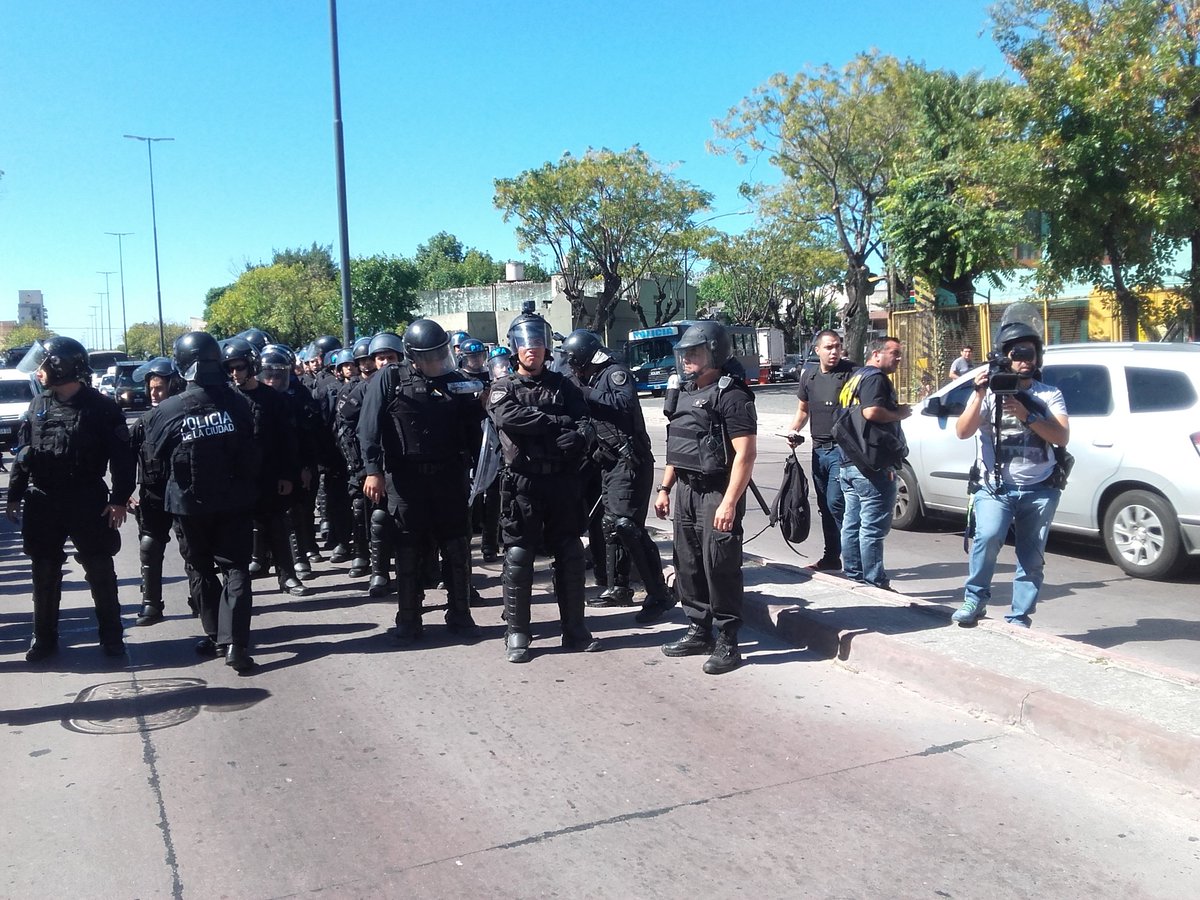 Impactante operativo desaloja la toma de AGR