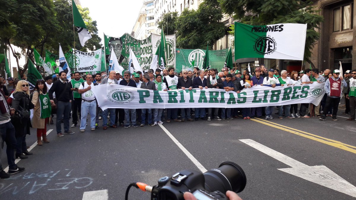 Estatales reclamaron «paritarias sin techo» frente a Modernización