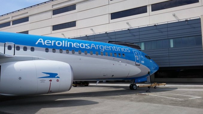 Alarma en los gremios aeronáuticos por el impacto en Aerolíneas de la política aerocomercial del Gobierno