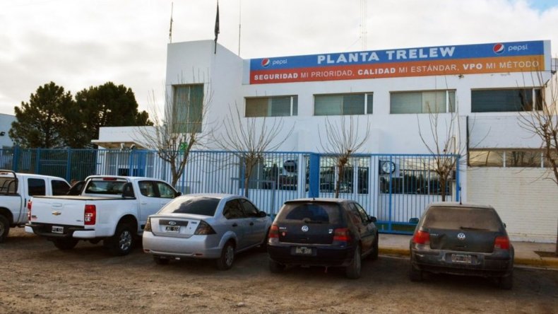 Por la caída en las ventas Cervecería Quilmes cerró su embotelladora en Trelew