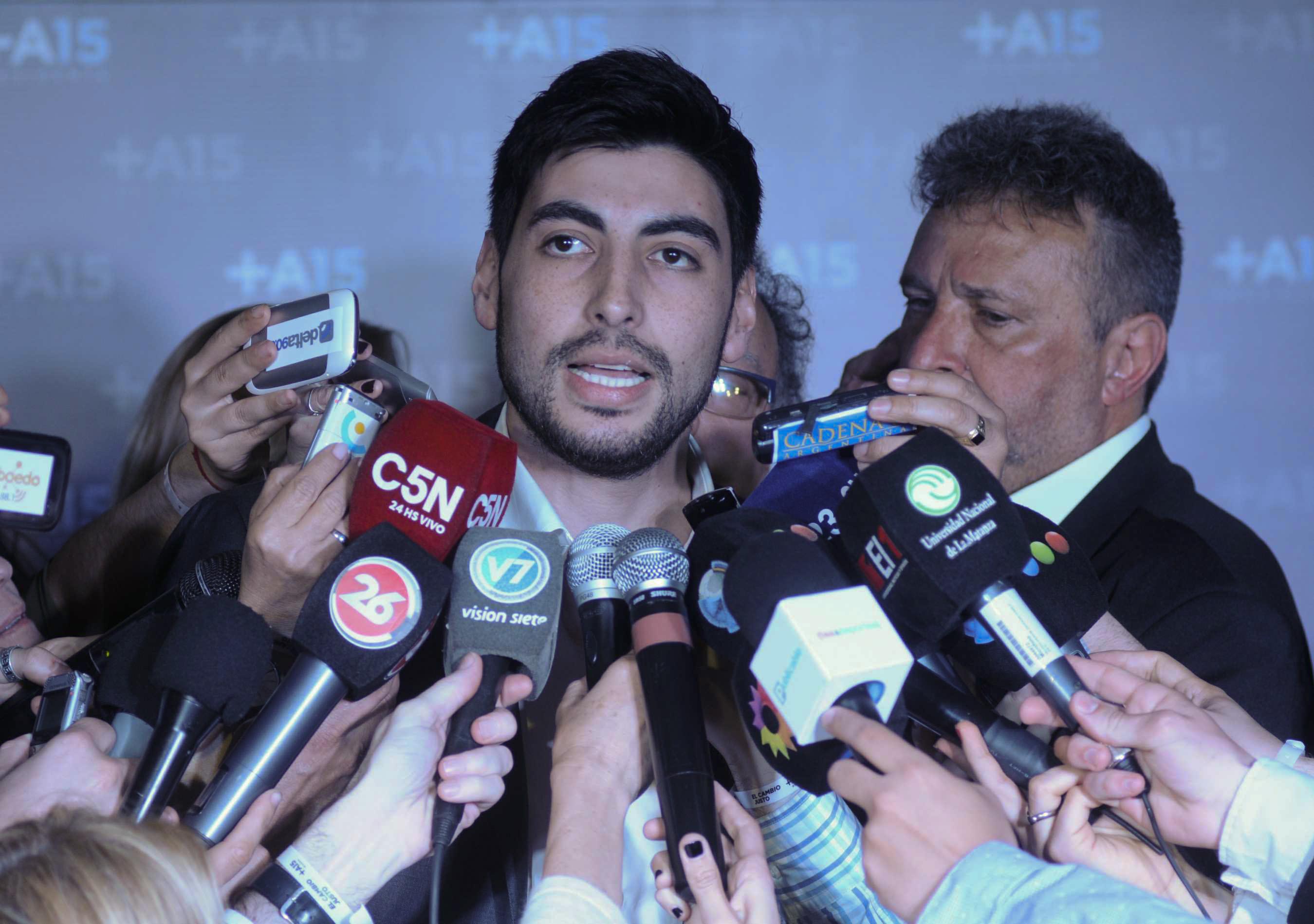 Mientras Pablo acelera, Facundo sale a enfriar otro paro