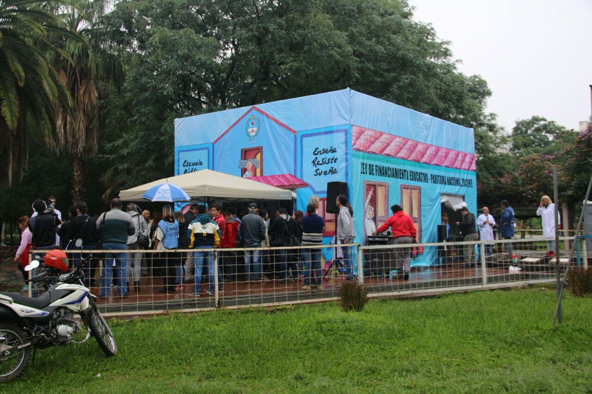 El reclamo de paritaria nacional docente de la Escuela Itinerante llegó a Chaco