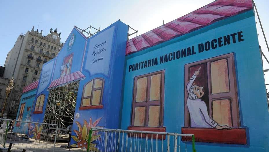 Con un acto y el conflicto en la misma situación, se despide hoy la Escuela Itinerante de Plaza dos Congresos