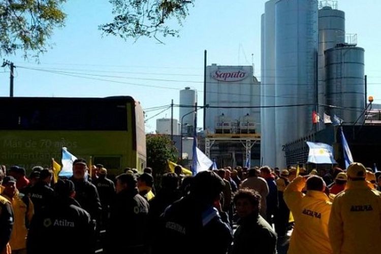 Paro nacional en la industria lechera en reclamo de soluciones para SanCor