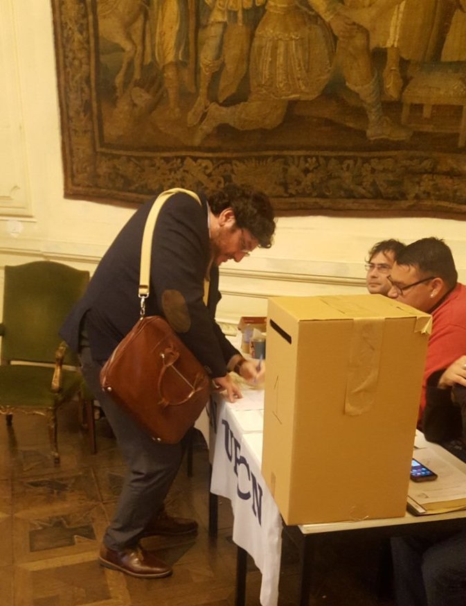 Insólito: un ministro fue a votar a las elecciones de UPCN