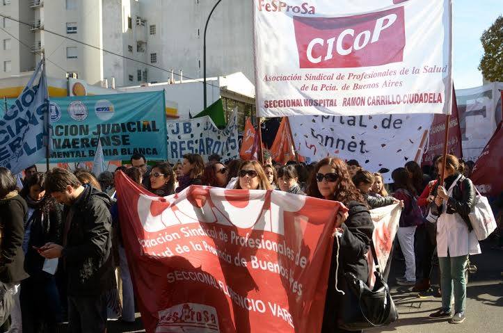 Los médicos no se resignan a la pauta de Vidal y vuelven a marchar por salarios