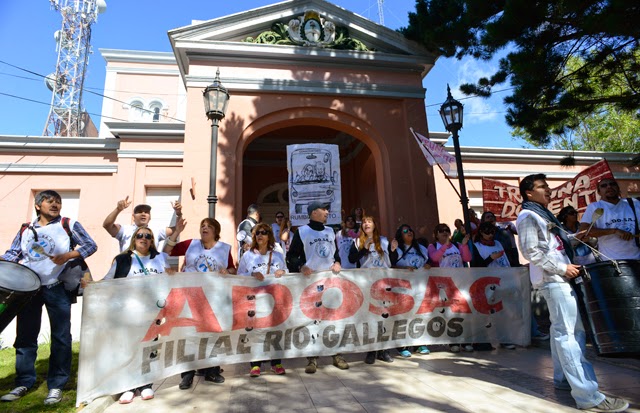 Llegó julio y se mantiene el paro docente en Santa Cruz