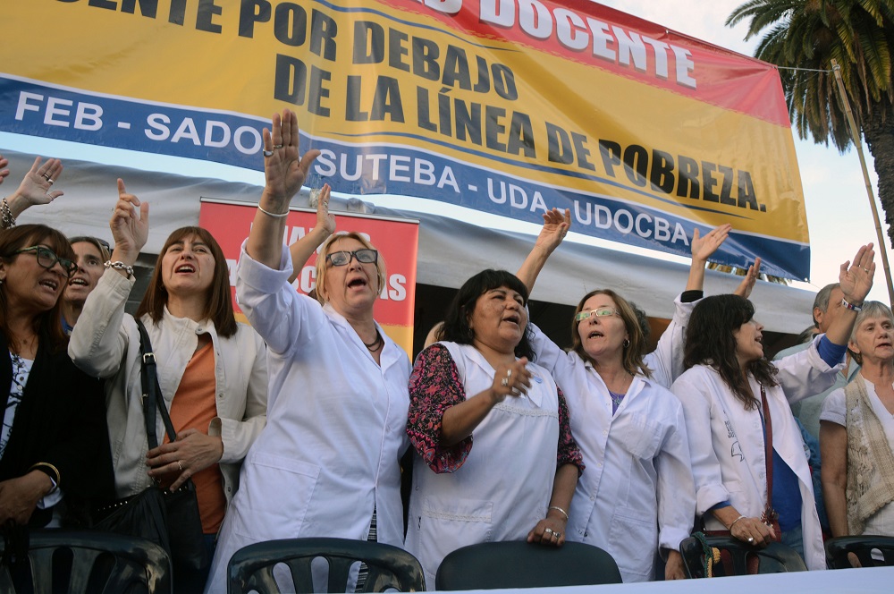 Comenzó la campaña y Vidal acordó paritarias con los docentes