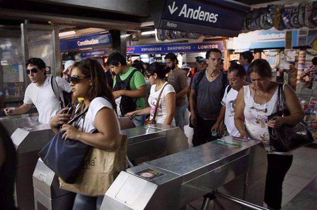 Sin paritarias, metrodelegados liberarán molinetes