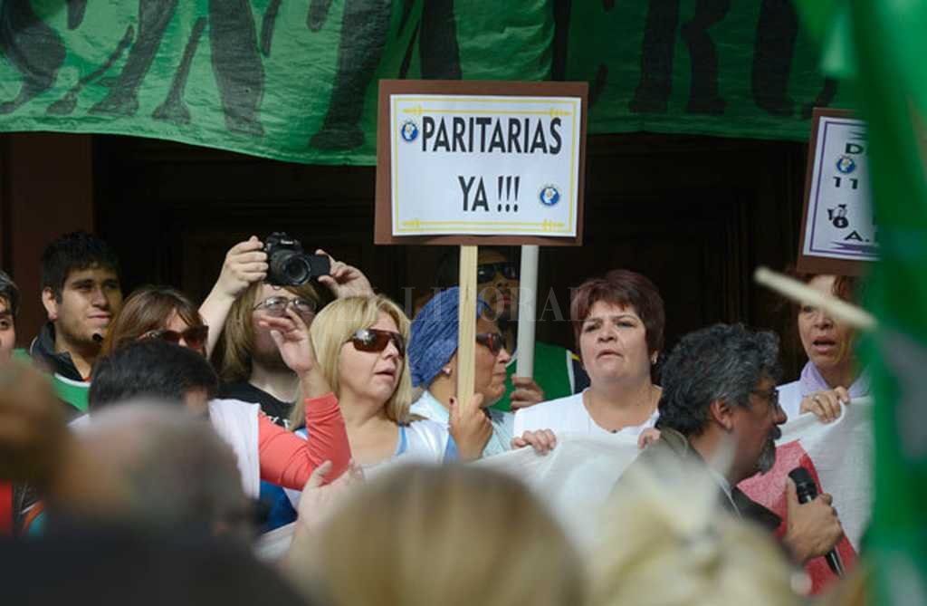 Continúa la huelga docente en Santa Cruz