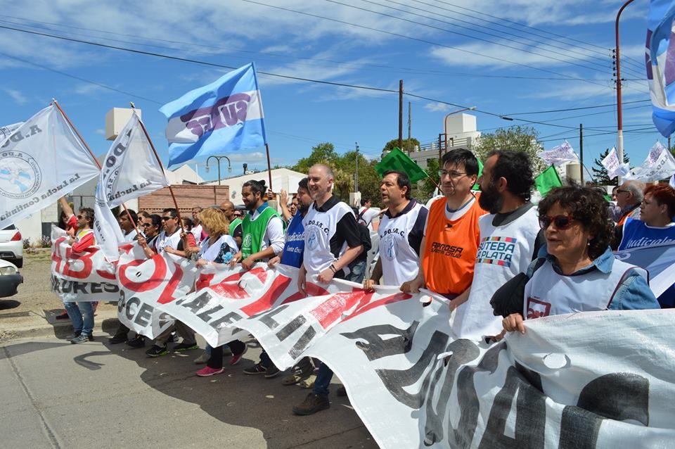 Otra semana de huelga docente en Santa Cruz
