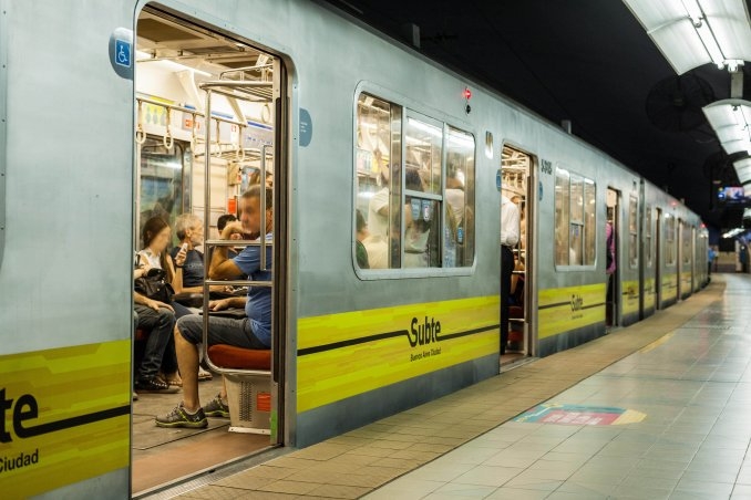 Siguen los paros rotativos en el Subte