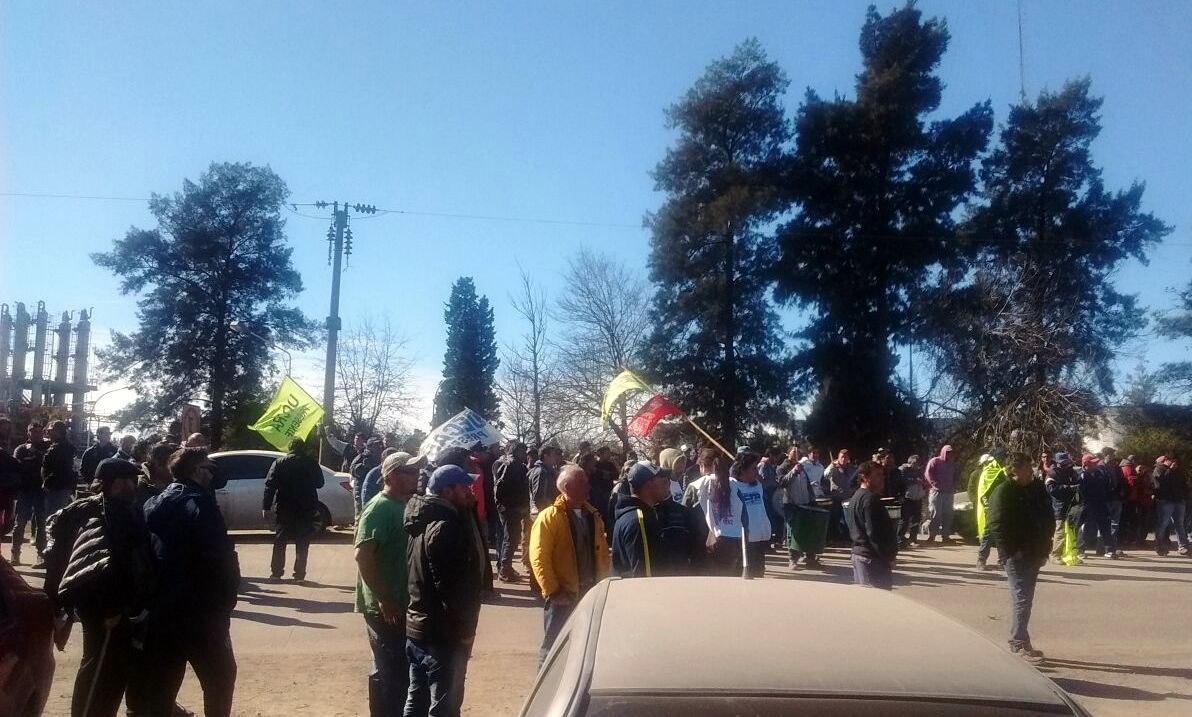 Carboclor tensa el conflicto y suspende otros 24 operarios