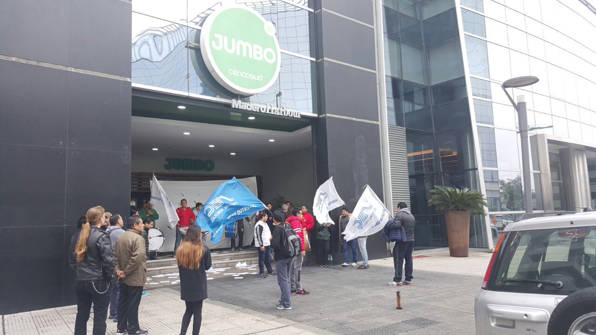 Comercio moviliza a Trabajo contra los despidos en Cencosud